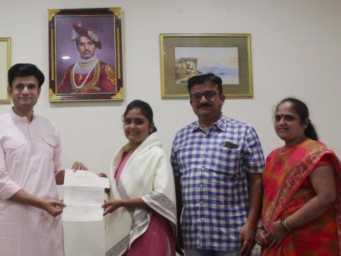 Priya invited to Shahu Maharaj Janmotsav program | Shahu Maharaj Jayanti : शाहू महाराज जन्मोत्सव कार्यक्रमास प्रियाला निमंत्रण Priya invited to Shahu Maharaj Janmotsav program | Shahu Maharaj Jayanti : शाहू महाराज जन्मोत्सव कार्यक्रमास प्रियाला निमंत्रण