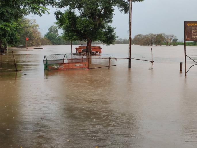 The rains intensified, even below the Panchganga warning level | पावसाचा जोर वाढला, पंचगंगा इशारा पातळीच्याही खाली The rains intensified, even below the Panchganga warning level | पावसाचा जोर वाढला, पंचगंगा इशारा पातळीच्याही खाली