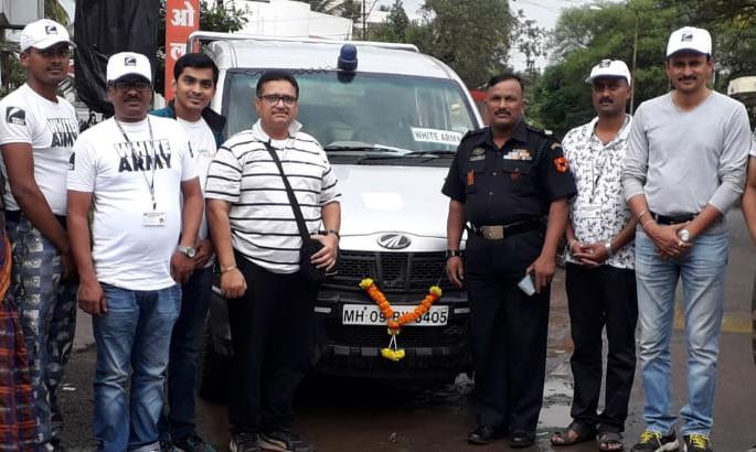 Kolhapur: 'White Army' team ready for immersion procession | कोल्हापूर : विसर्जन मिरवणुकीसाठी ‘व्हाईट आर्मी’चे पथक सज्ज Kolhapur: 'White Army' team ready for immersion procession | कोल्हापूर : विसर्जन मिरवणुकीसाठी ‘व्हाईट आर्मी’चे पथक सज्ज
