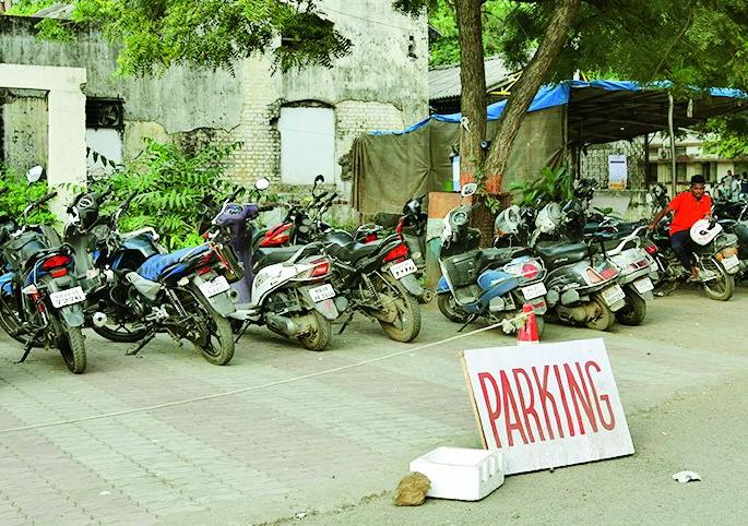 Mayotte parking heat | मेयोत पार्किंगचा ताप