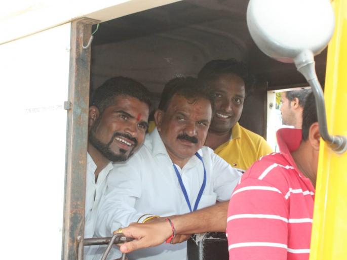 'Meepa Anna' is an octogenarian circle | Maharashtra Election 2019: ना वलय, ना राजकीय वारसा; 'मी पण अण्णा'ने दिला दिग्गजांना धक्का 'Meepa Anna' is an octogenarian circle | Maharashtra Election 2019: ना वलय, ना राजकीय वारसा; 'मी पण अण्णा'ने दिला दिग्गजांना धक्का