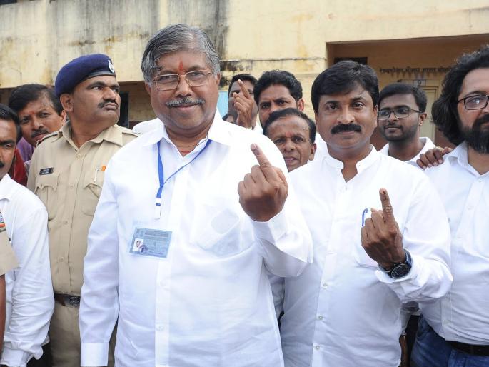 The floor of Mahayuti in the state is now up to 6 seats: Chandrakant Patil | Maharashtra Election 2019 : 'अब की बार २२० पार' म्हणणाऱ्या चंद्रकांतदादांचा मतदानानंतर नवा आकडा! The floor of Mahayuti in the state is now up to 6 seats: Chandrakant Patil | Maharashtra Election 2019 : 'अब की बार २२० पार' म्हणणाऱ्या चंद्रकांतदादांचा मतदानानंतर नवा आकडा!