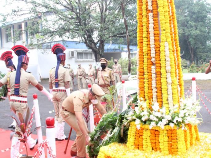 Police Memorial Day pays homage to martyred jawans at Police Headquarters | Police Commemoration Day -कोल्हापूर पोलीस मुख्यालयात शहीद जवानांना आदरांजली Police Memorial Day pays homage to martyred jawans at Police Headquarters | Police Commemoration Day -कोल्हापूर पोलीस मुख्यालयात शहीद जवानांना आदरांजली
