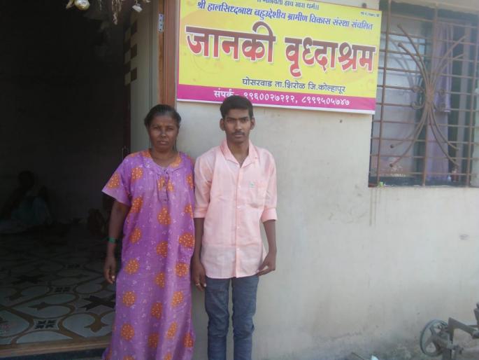 Twelve years later, a photograph of 'Lokmat' took place in the city of 'My-lakra' in Sankeshwar. | बारा वर्षानंतर लोकमत’ मधील छायाचित्राने घडली संकेश्वरमधील ‘माय-लेकरा’ची भेट- अश्रूंचा बांध फुटला Twelve years later, a photograph of 'Lokmat' took place in the city of 'My-lakra' in Sankeshwar. | बारा वर्षानंतर लोकमत’ मधील छायाचित्राने घडली संकेश्वरमधील ‘माय-लेकरा’ची भेट- अश्रूंचा बांध फुटला