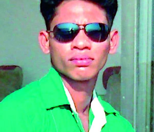 The life of a young man taken by pits in Sindhudurgagar | सिंधुदुर्गनगरीत खड्ड्यांमुळे घेतला तरुणाचा जीव The life of a young man taken by pits in Sindhudurgagar | सिंधुदुर्गनगरीत खड्ड्यांमुळे घेतला तरुणाचा जीव