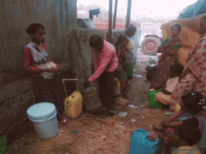 Severe water scarcity in Bhiwadi taluka | भिंवडी तालुक्यातील तरीचा पाड्यात भीषण पाणीटंचाई, पाणीपुरवठा विभागाचे दुर्लक्ष