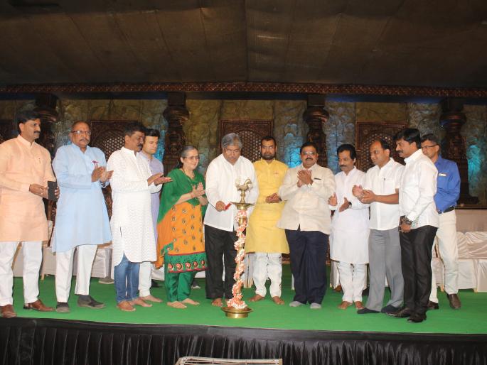 Kolhapur: Dasgupur along with folktales will be seen in the exhibition, Navarva festival | कोल्हापूर : दत्तगुरूंसह लोकदेवतांचे होणार दर्शन, नवउर्जा महोत्सवास प्रारंभ Kolhapur: Dasgupur along with folktales will be seen in the exhibition, Navarva festival | कोल्हापूर : दत्तगुरूंसह लोकदेवतांचे होणार दर्शन, नवउर्जा महोत्सवास प्रारंभ