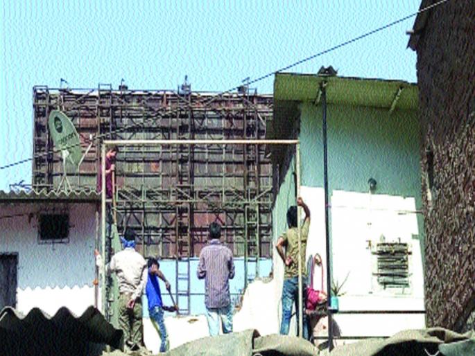 The corporator gets the illegal construction of the owner | नगरसेवकास पकडून देणाऱ्याचे बेकायदा बांधकाम पाडले The corporator gets the illegal construction of the owner | नगरसेवकास पकडून देणाऱ्याचे बेकायदा बांधकाम पाडले