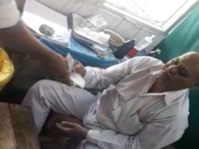 Government drugs were sold | शासकीय औषधांची होते विक्री, जिल्हा सामान्य रुग्णालयातील प्रकार Government drugs were sold | शासकीय औषधांची होते विक्री, जिल्हा सामान्य रुग्णालयातील प्रकार