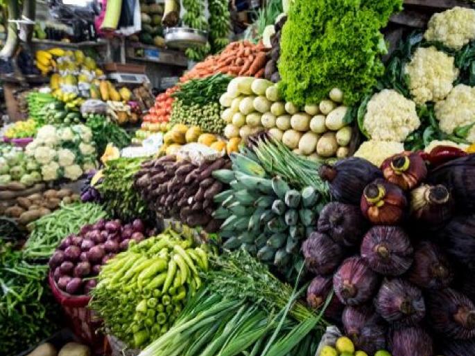 Tomato Rs 50; Spinach, fenugreek, coriander cheap - most vegetables expensive in retail | टोमॅटो ५० रुपये; पालक, मेथी, कोथिंबीर स्वस्त - किरकोळमध्ये बहुतांश भाज्या महागच Tomato Rs 50; Spinach, fenugreek, coriander cheap - most vegetables expensive in retail | टोमॅटो ५० रुपये; पालक, मेथी, कोथिंबीर स्वस्त - किरकोळमध्ये बहुतांश भाज्या महागच