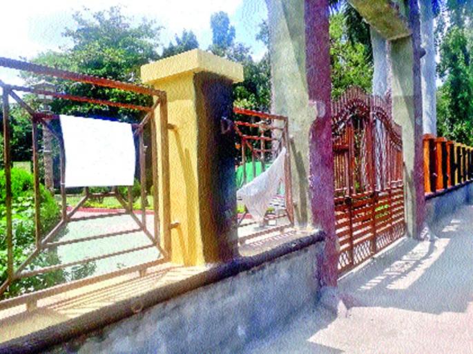 Pune crime news | बाकांची झाली चोरी Pune crime news | बाकांची झाली चोरी