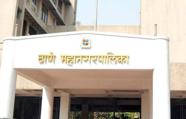 After the Commissioner's apology, controversy arose in Thane Municipal Corporation; Meeting with Uddhav Thackeray | आयुक्तांच्या दिलगिरीनंतर ठाणे महापालिकेतील वाद शमला; उद्धव ठाकरेंकडे झाली बैठक