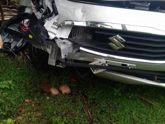 Five people were injured in the accident in Amboli | आंबोली येथील अपघातात पाचजण जखमी Five people were injured in the accident in Amboli | आंबोली येथील अपघातात पाचजण जखमी