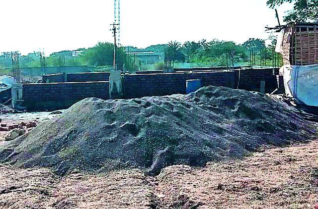 Ferries closed; Where does the sand come from? | घाट बंद; रेती येते कोठून? Ferries closed; Where does the sand come from? | घाट बंद; रेती येते कोठून?