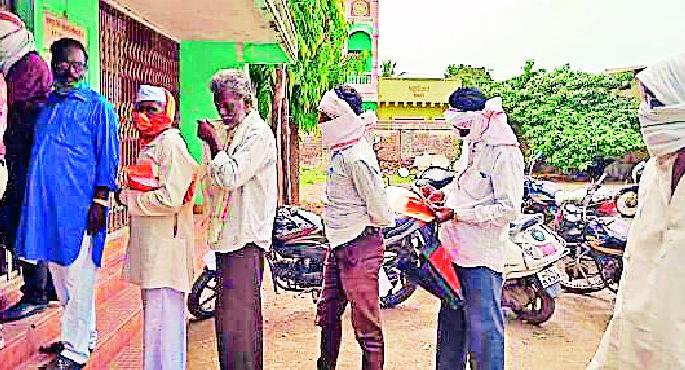 Crop loans stuck on the map | नकाशात अडकले पीक कर्ज Crop loans stuck on the map | नकाशात अडकले पीक कर्ज