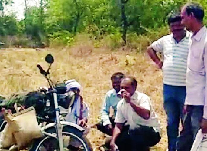 Basaltpur's mobile waterman | बासलापूरचा ‘मोबाइल वॉटरमॅन’ Basaltpur's mobile waterman | बासलापूरचा ‘मोबाइल वॉटरमॅन’