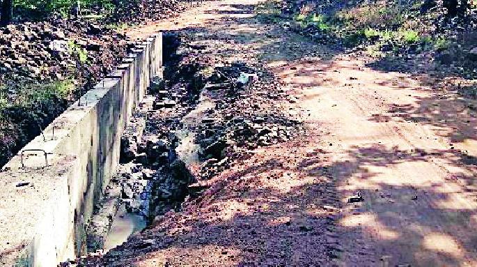 The Semadoh to Hataru route is inaccessible, hitting 30 villages | सेमाडोह ते हतरू मार्ग नादुरुस्त, ३० गावांना फटका The Semadoh to Hataru route is inaccessible, hitting 30 villages | सेमाडोह ते हतरू मार्ग नादुरुस्त, ३० गावांना फटका