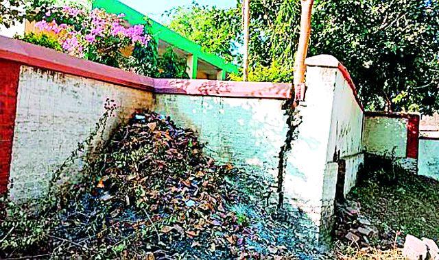 200 school squares are dangerous | २०० शाळांच्या वर्गखोल्या धोकादायक 200 school squares are dangerous | २०० शाळांच्या वर्गखोल्या धोकादायक