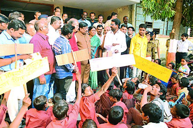 Welcome Minister Saheb, solve the problem of drinking water! | वेलकम अर्थमंत्री साहेब, पिण्याचा पाण्याचा प्रश्न सोडवा!