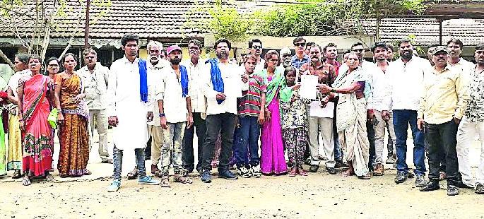 Three employees in the control room with the police Inspector | ठाणेदारासह तीन कर्मचारी नियंत्रण कक्षात