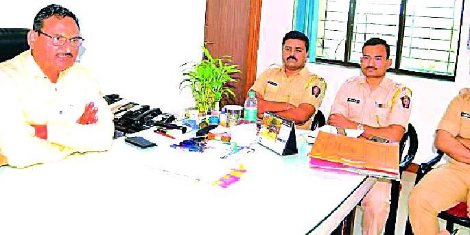 Burglary in the city of Inter-State Two Tribes | आंतरराज्यीय दोन टोळ्यांनी केल्या शहरात घरफोड्या Burglary in the city of Inter-State Two Tribes | आंतरराज्यीय दोन टोळ्यांनी केल्या शहरात घरफोड्या