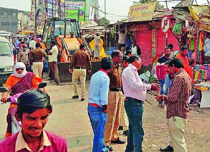 'Action' after Guardian Minister's order | पालकमंत्र्यांच्या आदेशानंतर ‘अॅक्शन’ 'Action' after Guardian Minister's order | पालकमंत्र्यांच्या आदेशानंतर ‘अॅक्शन’