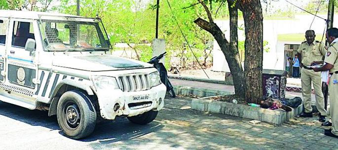 The death of unidentified strangers | उष्माघाताने अनोळखी इसमाचा मृत्यू The death of unidentified strangers | उष्माघाताने अनोळखी इसमाचा मृत्यू