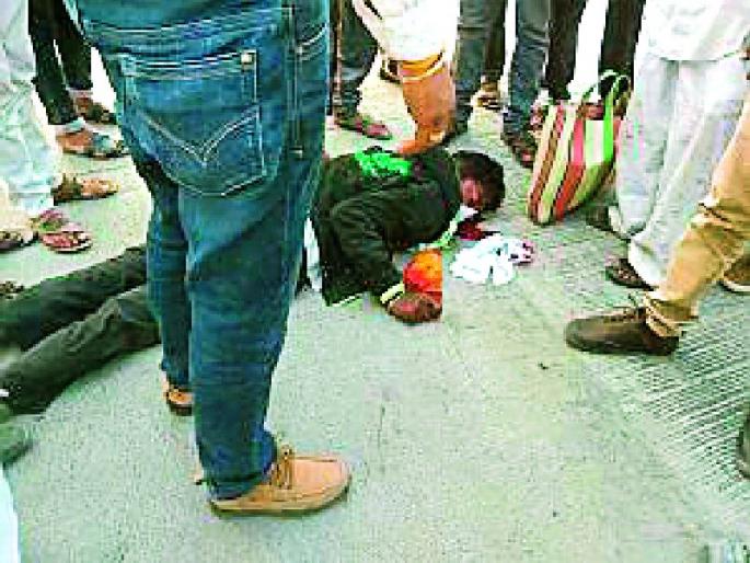 On the route of Anjangaon, the two flew in the vehicle | अंजनगाव मार्गावर वाहनाने दोघांना उडविले On the route of Anjangaon, the two flew in the vehicle | अंजनगाव मार्गावर वाहनाने दोघांना उडविले