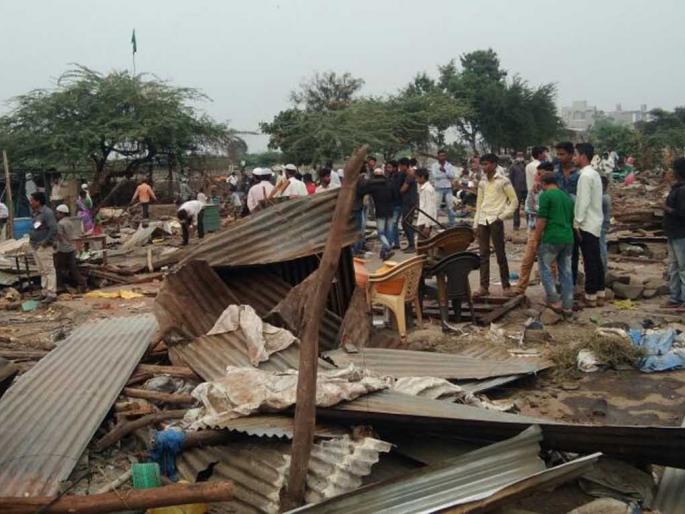 70 encroached houses in Parli! | परळीतील ७० अतिक्रमित घरांवर हातोडा! 70 encroached houses in Parli! | परळीतील ७० अतिक्रमित घरांवर हातोडा!