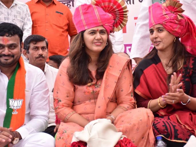 The activist is a public servant, a warrior against | कार्यकर्ता सत्तेत जनसेवक, विरोधात योद्धा