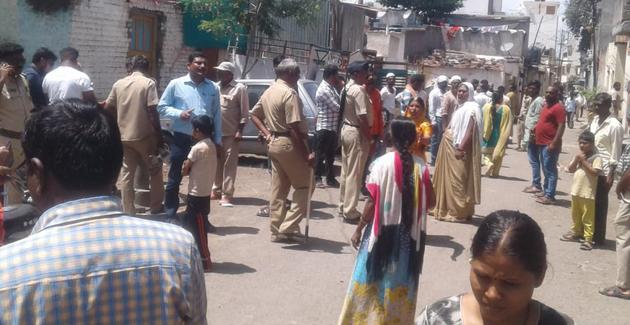 The police cut off the power connection | पोलीस बंदोबस्तात तोडले वीज कनेक्शन The police cut off the power connection | पोलीस बंदोबस्तात तोडले वीज कनेक्शन
