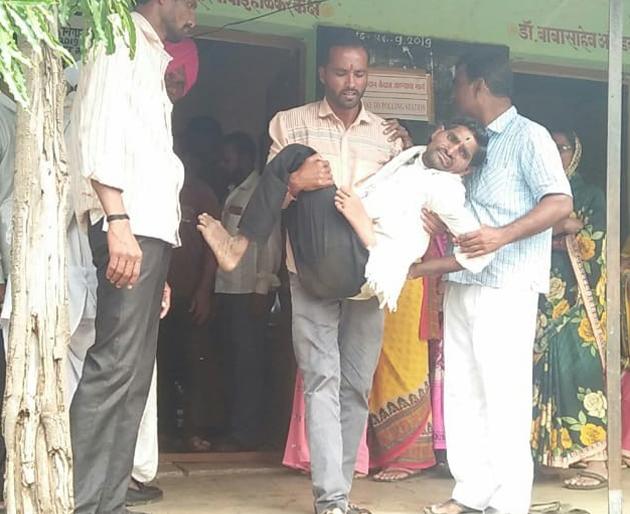 Support of 2 ambassadors for the disabled voters | दिव्यांग मतदारांना १५०० दूतांचा आधार