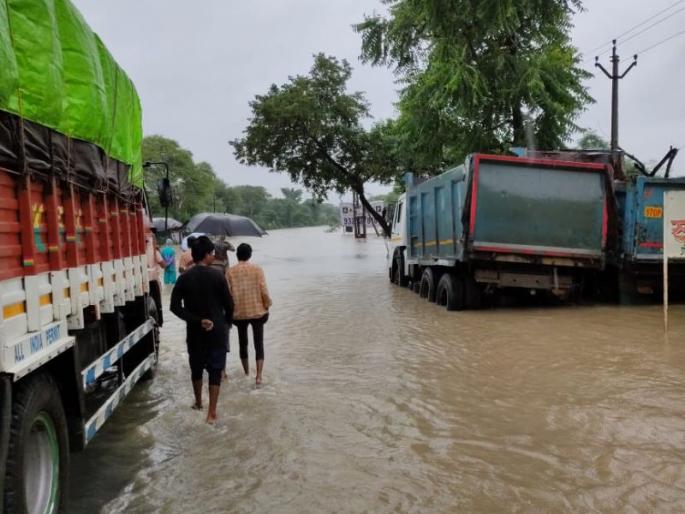 Rains lashed Bhandara district, opening all 33 doors of Gosekhurd project | भंडारा जिल्ह्यात पावसाची जोरदार बॅटिंग, गोसेखुर्द प्रकल्पाचे सर्व ३३ दरवाजे उघडले Rains lashed Bhandara district, opening all 33 doors of Gosekhurd project | भंडारा जिल्ह्यात पावसाची जोरदार बॅटिंग, गोसेखुर्द प्रकल्पाचे सर्व ३३ दरवाजे उघडले