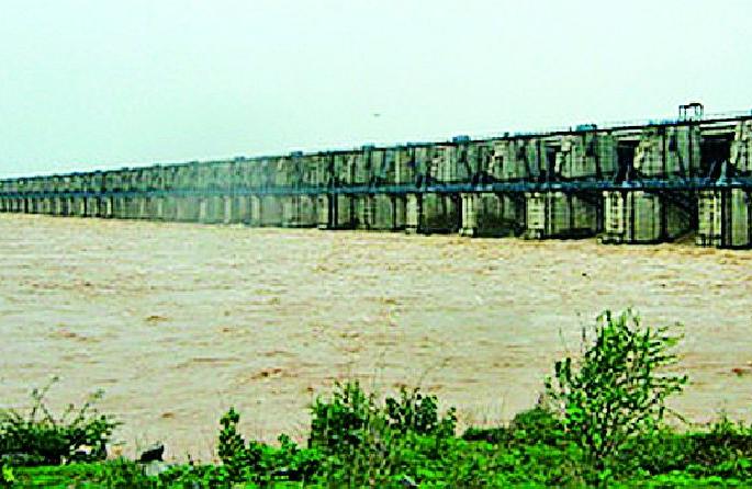 Twenty-two decades of struggle for Gosikhurd project | गोसीखुर्द प्रकल्पग्रस्तांच्या संघर्षाचे अडीच दशक