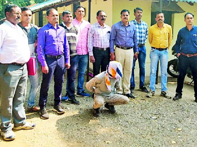 Two crores of theft was stolen by a traitor | चपराशानेच केली दोन कोटींची चोरी