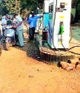 Petrol price hike makes people 'resentful' | पेट्रोल दरवाढीमुळे नागरिकांमध्ये ‘आक्रोश’ Petrol price hike makes people 'resentful' | पेट्रोल दरवाढीमुळे नागरिकांमध्ये ‘आक्रोश’