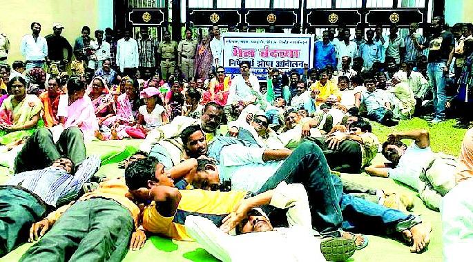 The 'Jhopa' movement against the 'BHEL' bandh | ‘भेल’ बंदच्या विरोधात ‘झोपा’ आंदोलन The 'Jhopa' movement against the 'BHEL' bandh | ‘भेल’ बंदच्या विरोधात ‘झोपा’ आंदोलन