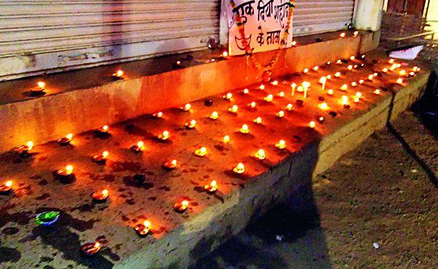 The name of 'a given martyr' | विरलीत ‘एक दिया शहिदों के नाम’