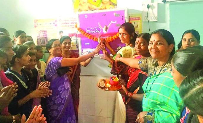  Support of a sanitary napkin device for women | महिलांना सॅनेटरी नॅपकीन यंत्राचा आधार