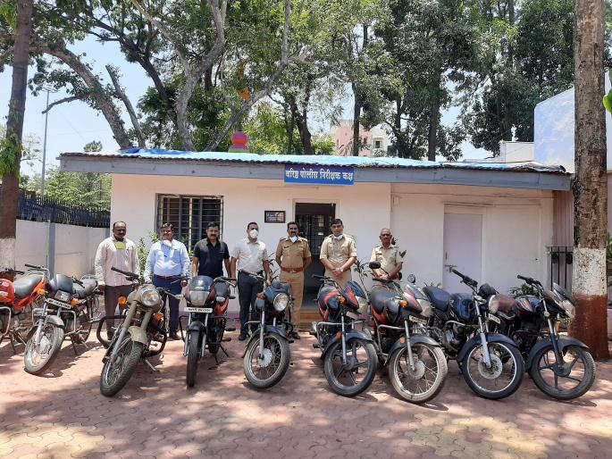 Ten stolen bikes seized from two accomplices along with Tadipar goons | तडीपार गुंडासह दोन साथीदारांकडून चोरीच्या दहा दुचाकी जप्त Ten stolen bikes seized from two accomplices along with Tadipar goons | तडीपार गुंडासह दोन साथीदारांकडून चोरीच्या दहा दुचाकी जप्त