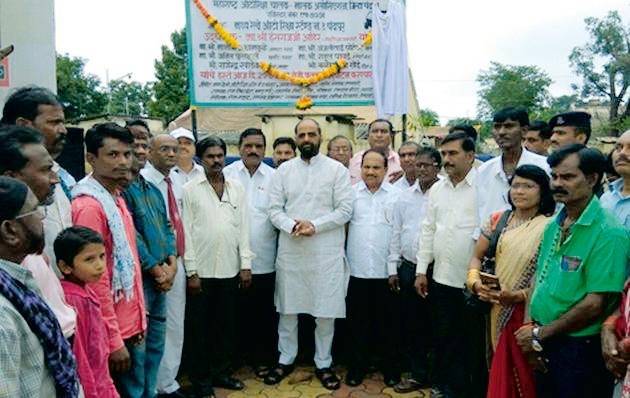 Social contribution of autorickshaw drivers | आॅटोरिक्षा चालकांचे सामाजिक योगदान भूषणावह -अहीर