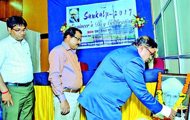 Increase the power output by overcoming the crisis | संकटावर मात करून वीज उत्पादन वाढवावे