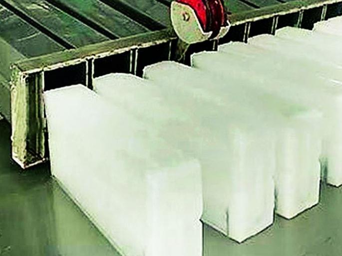 Ice business is in crisis | बर्फ बनविण्याचा व्यवसाय आला संकटात