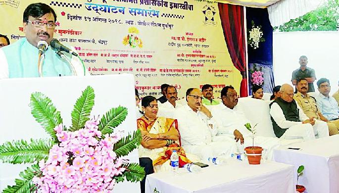 Provide quality facilities to Chandrapur police | चंद्रपूर पोलिसांना दर्जेदार सुविधा देणार Provide quality facilities to Chandrapur police | चंद्रपूर पोलिसांना दर्जेदार सुविधा देणार