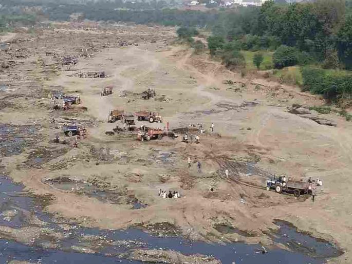 On the DPDC, officials spread the sand mafia on the other | ‘डिपीडीसी’त अधिकारी फैलावर दुसरीकडे वाळू माफिया गिरणेवर On the DPDC, officials spread the sand mafia on the other | ‘डिपीडीसी’त अधिकारी फैलावर दुसरीकडे वाळू माफिया गिरणेवर