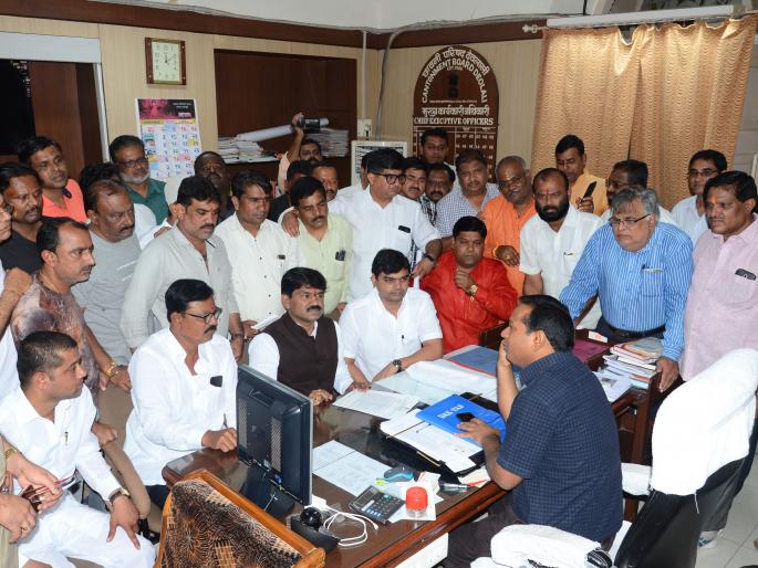 Suspension of Pay and Park, Nashik, Devalali | नाशिक देवळालीच्या पे अॅण्ड पार्कला स्थगिती Suspension of Pay and Park, Nashik, Devalali | नाशिक देवळालीच्या पे अॅण्ड पार्कला स्थगिती