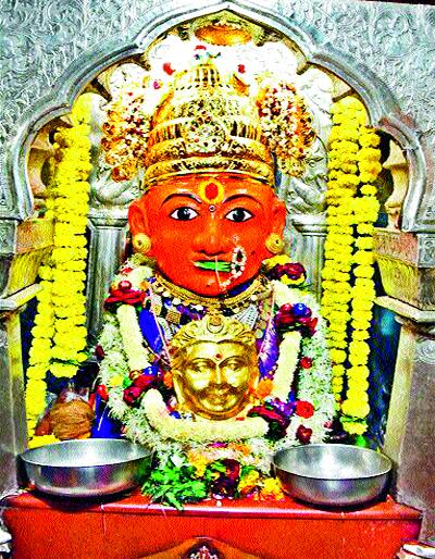 The crowd for Renuka Devi's darshan | रेणुकादेवीच्या दर्शनासाठी गर्दी The crowd for Renuka Devi's darshan | रेणुकादेवीच्या दर्शनासाठी गर्दी