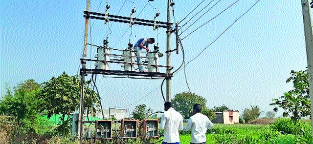 .. finally the single phase Rohitra corrected | ..अखेर सिंगल फेजचे रोहित्र दुरुस्त