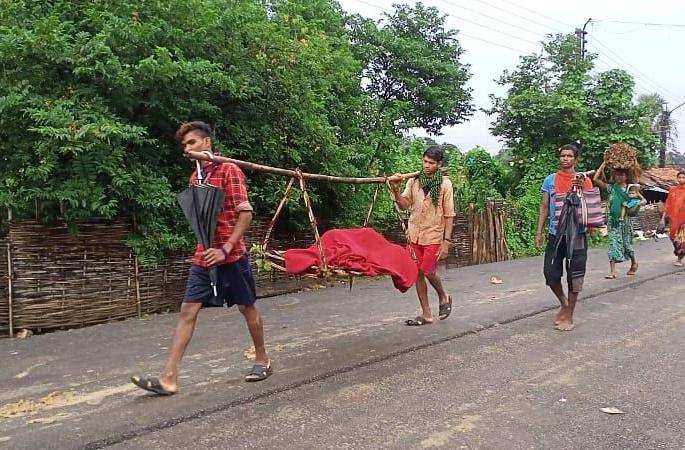 30 km walking for 12 year old girls treatment | १२ वर्षीय मुलीच्या उपचारांसाठी ३० किलोमीटरची पायपीट