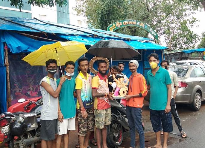 Simple arrival ceremonies in Mumbai | मुंबईत साधेपणाने आगमन सोहळे  Simple arrival ceremonies in Mumbai | मुंबईत साधेपणाने आगमन सोहळे